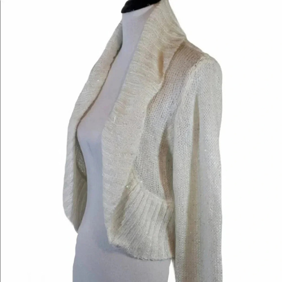 No boundaries XXL cream shrug w/ Sequins - Picture 1 of 5